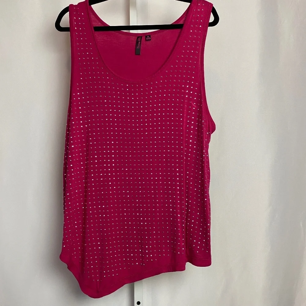 Tattoo Me Womenʻs Plus Size Pink Silver Studded Tank with Asymmetric Hem 1X